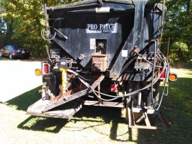 Термос бункер для ямочного ремонта бу на автомобиле Ford Pro Patch Pot Hole Patcher Truck