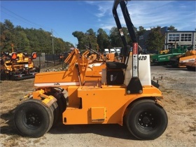Виброкаток 2014 Leeboy 420 Pneumatic Roller