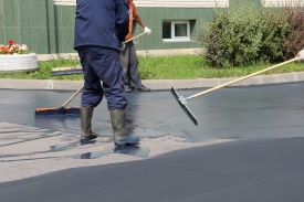 Обслуживание и уход за асфальтом подрядчиками в ночное время